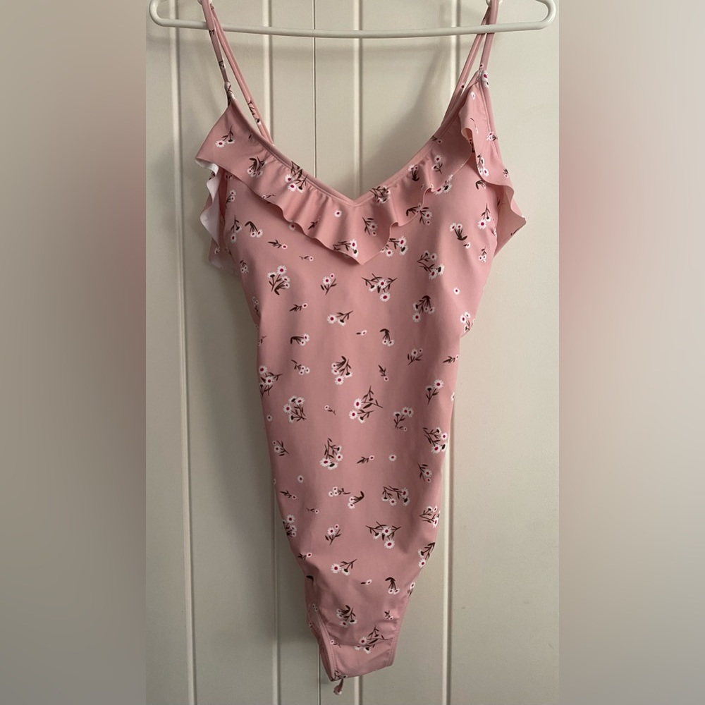 Tag one-piece with ruffle (NWOT)
